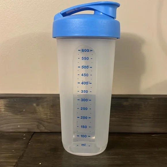 COPY - Tupperware Quick Shaker - Picture 2 of 4
